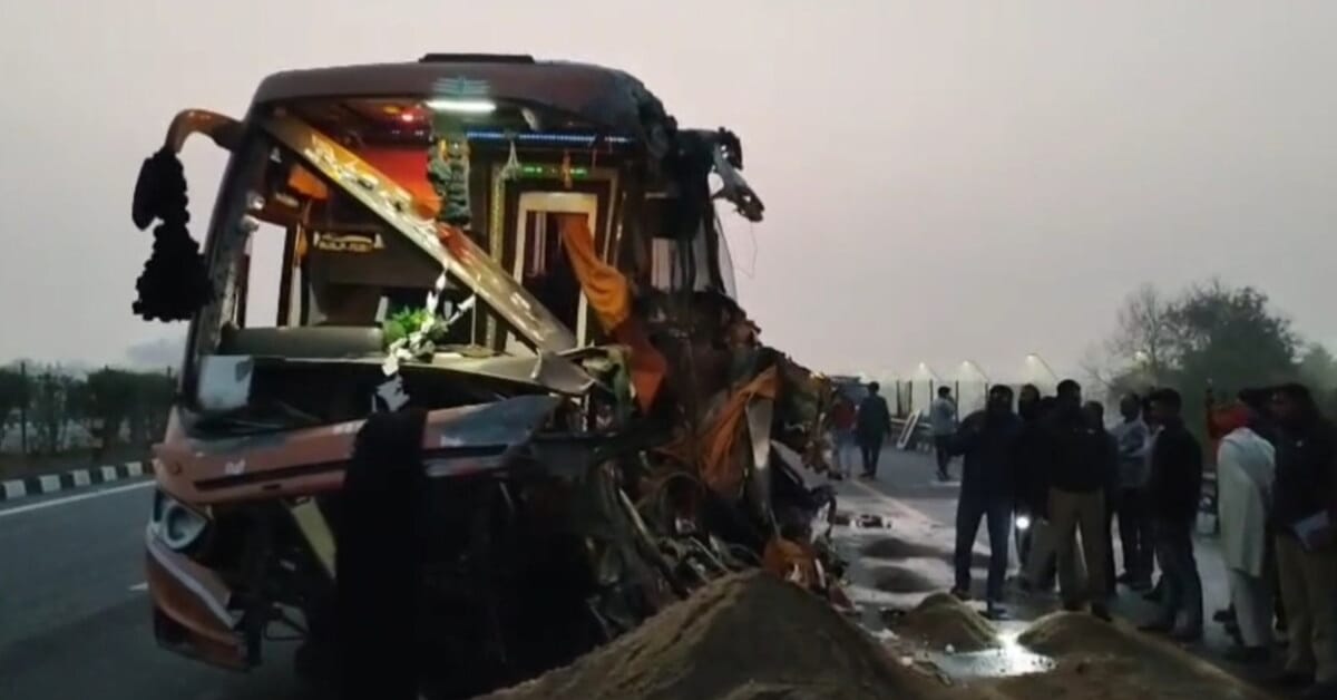 Agra News Daily: आगरा-लखनऊ एक्सप्रेसवे पर बस हादसा