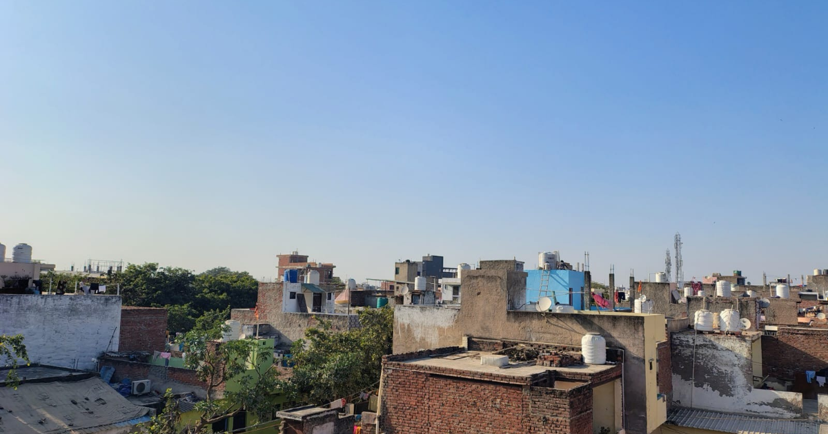 Agra News: आगरा में तेज धूप के साथ बर्फीली हवा