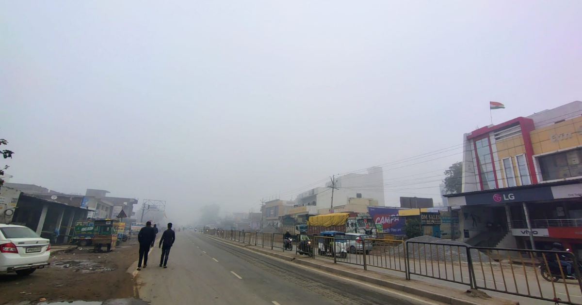 Agra News: 11 बजे तक रहा कोहरा