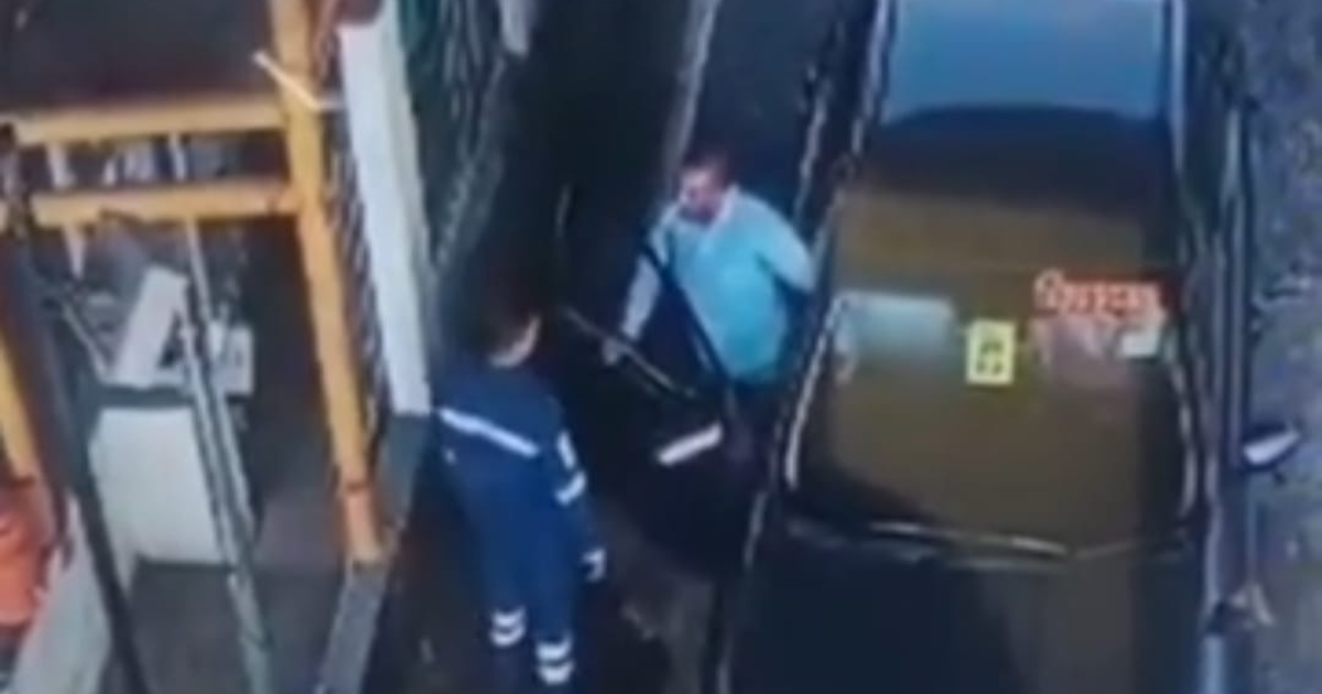 Agra News: टोल प्लाजा विवाद-का सीसीटीवी