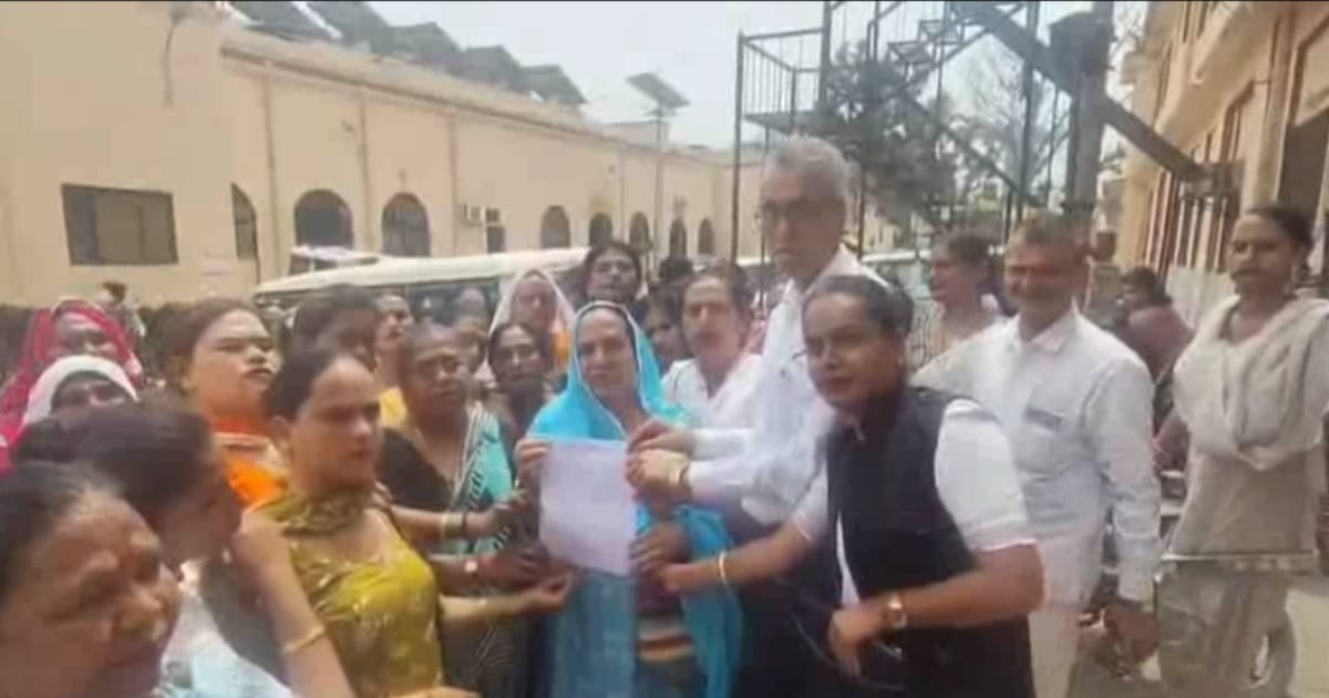 Agra News: आगरा में ट्रांसजेंडर प्रदर्शन