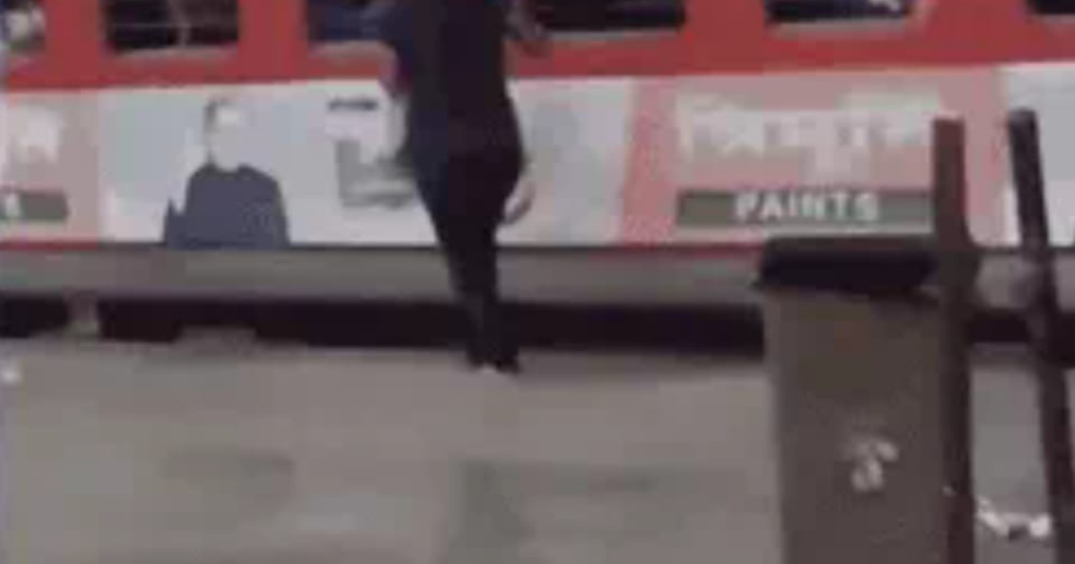 Agra News: चलती ट्रेन हादसा आगरा