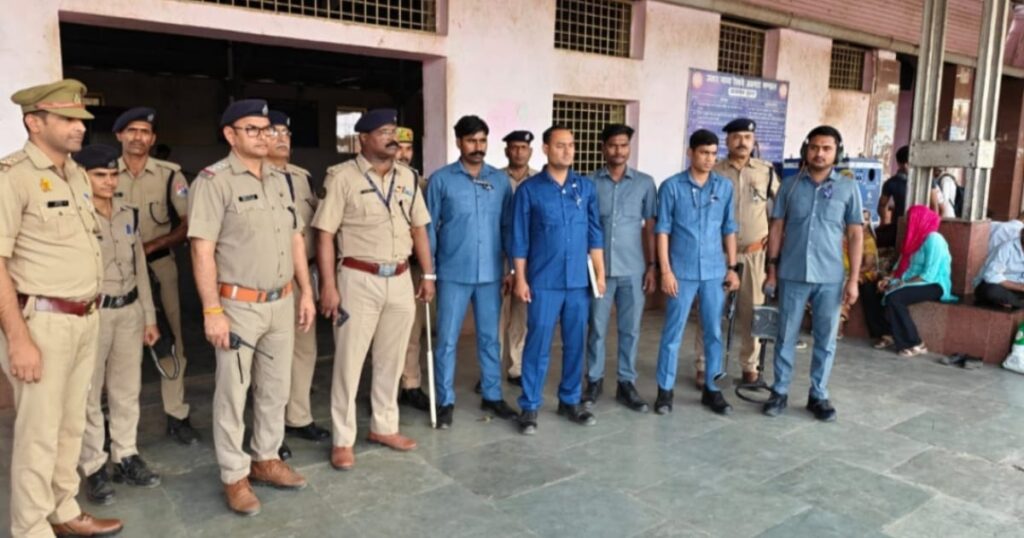 अधिकारी रहे मौजूद