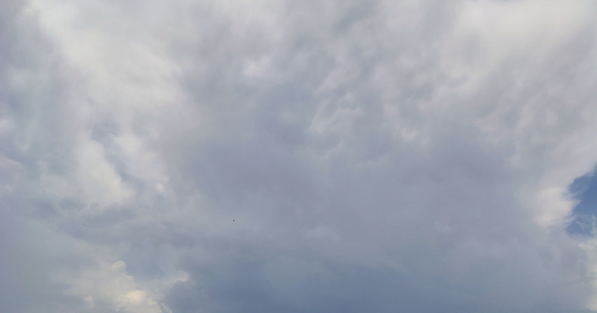 Agra Weather: आगरा में छाए हुए बादल