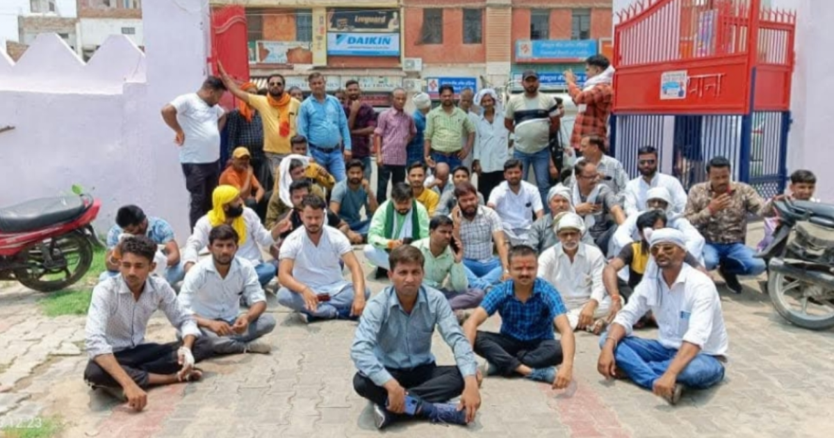 Agra News: एत्मादपुर बरहन तिराहा जाम और हादसे प्रदर्शन