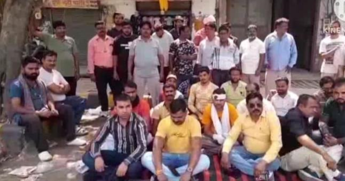 Agra News: आगरा में निगम कर्मचारियों की हड़ताल
