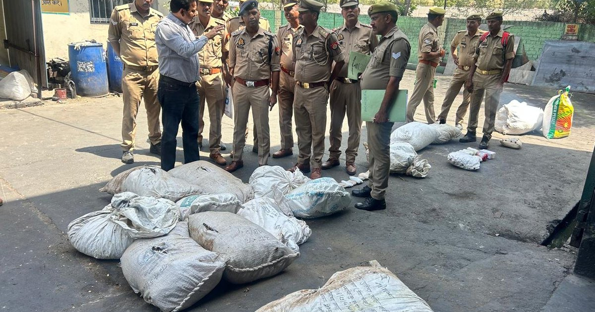 Agra News: आगरा पुलिस ने 400 किलो मादक प्रदार्थ नष्ट किया