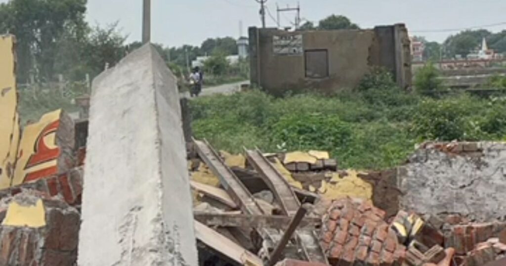 रोहता में अवैध कॉलोनी पर एडीए का बुलडोकर चाला