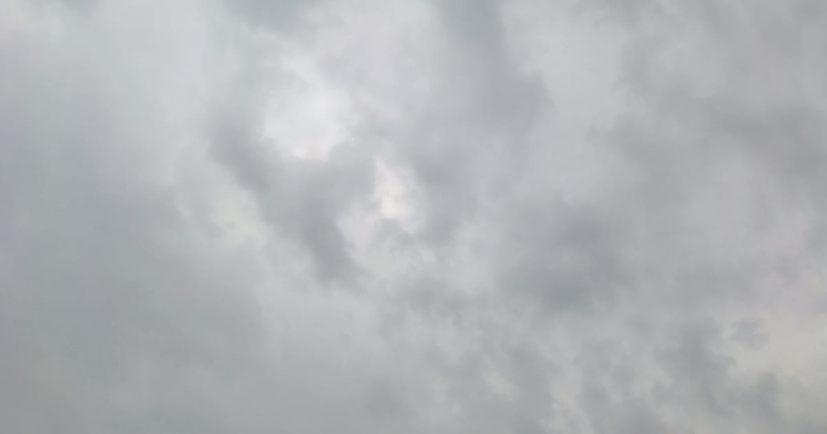 Agra Weather News: आगरा में बादल छाए