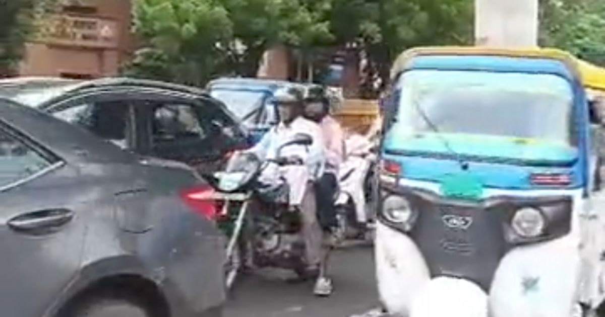 Agra Traffic News: आगरा ट्रैफिक जाम बारिश