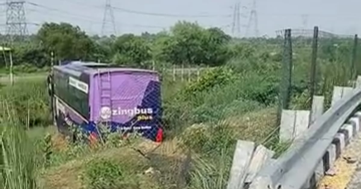 Agra Bus Accident: एक्सप्रेसवे पर खाई में गिरी डबल डेकर बस