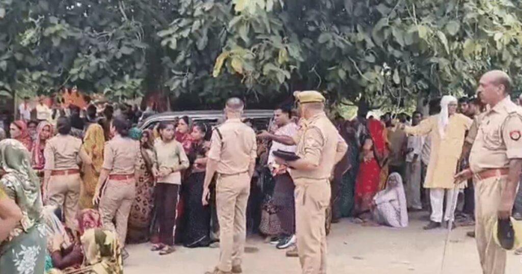 पुलिस ने परिजनों को समझाया और जाम खुलवाया 