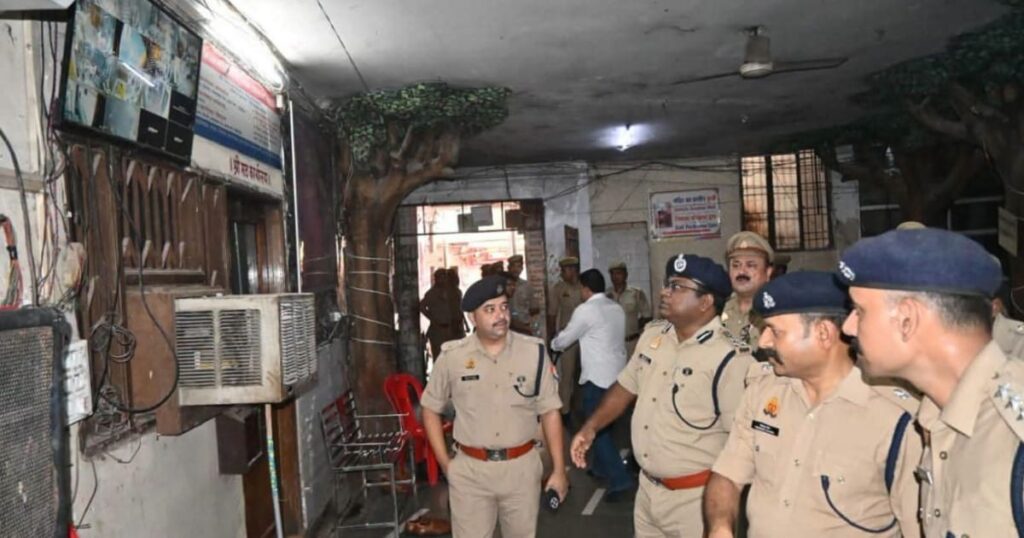 आगरा में पहले सोमवार को लेकर पुलिस अलर्ट 