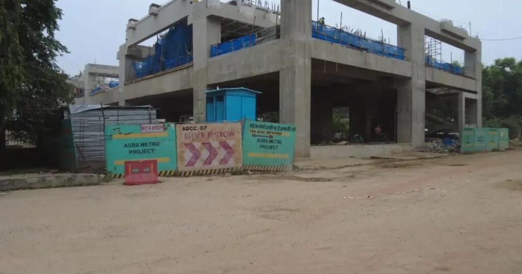 आगरा मेट्रो स्टेशन कार्य