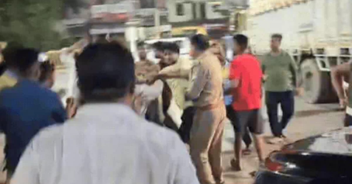 Agra News: भाटिया पेट्रोल पंप पर पथराव
