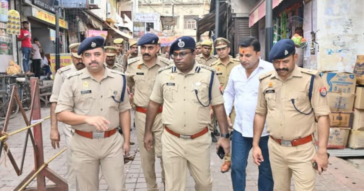 Agra News: आगरा में कांवड़ यात्रा पुलिस निरीक्षण