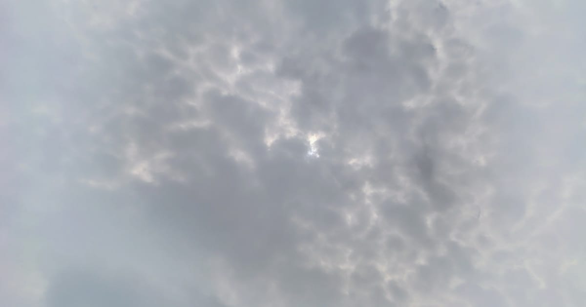 Agra Weather: आगरा में सुबह छाए बादल