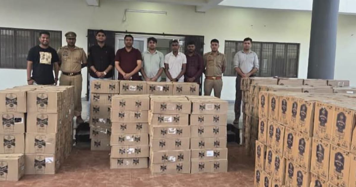 Agra Crime News: आगरा में ट्रक से अवैध शराब बरामद
