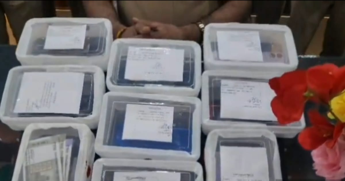 Agra Crime News: 10 मोबाइल फोन बरामद