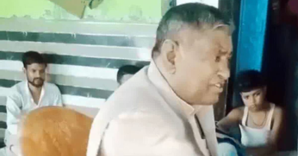 शोक जताने पहुंचे BJP विधायक ग्रामीणों पर भड़के, खराब सड़क की शिकायत पर बिगड़ा माहौल; Video Viral