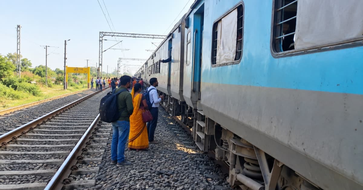आगरा न्यूज: ताज एक्सप्रेस ट्रेन इंजन फेल